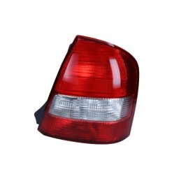 Feu arrière droit Mazda 323...